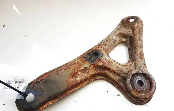 Toyota Avensis T250 Engine mounting bracket 