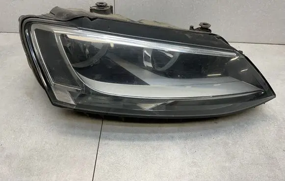 Volkswagen Jetta VI Headlight/headlamp 5C7941006A
