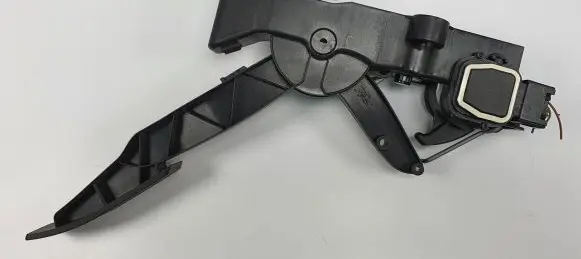Mercedes-Benz CLK A209 C209 Accelerator throttle pedal A1693000104