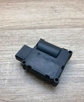 Audi A8 S8 D3 4E Air flap motor/actuator 4F0820511B 0132801369