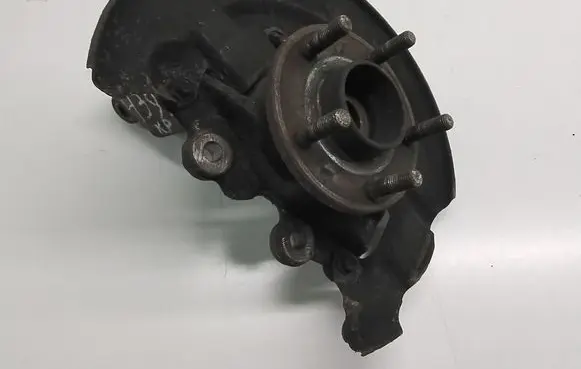 Ford Focus Front wheel hub 1882875