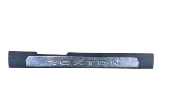 SsangYong Rexton I Front sill trim cover 7729008010