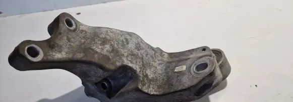 Ford Mustang VI Engine mounting bracket X05302A