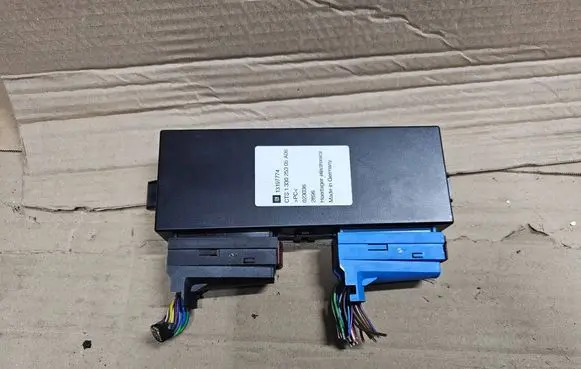 Opel Astra H Fuse module 13197774 133025305 023036