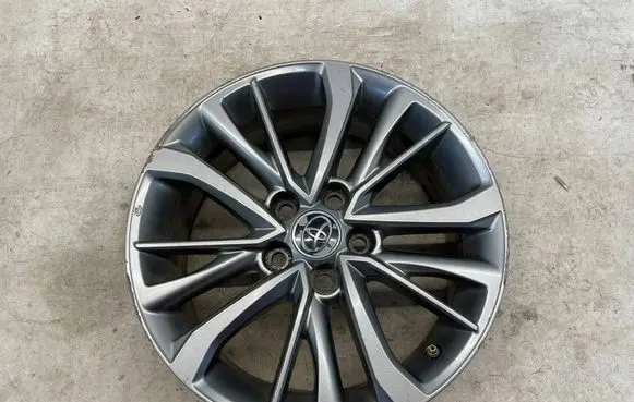 Toyota Avensis T270 R17 alloy rim