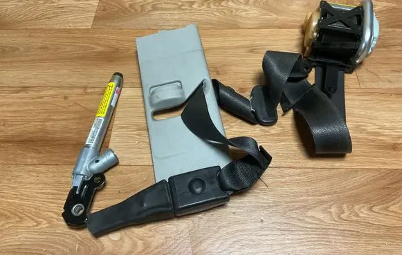 Opel Insignia A Front seatbelt 12848365 MT11