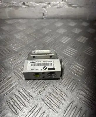 BMW 1 F20 F21 Air conditioning (A/C) expansion valve 9289832 328514 670825CC
