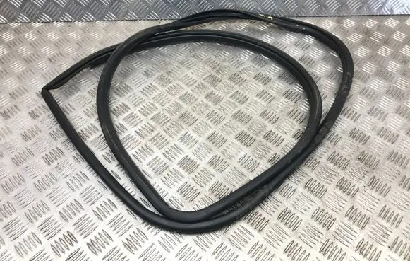 Toyota Prius (XW50) Front door rubber seal