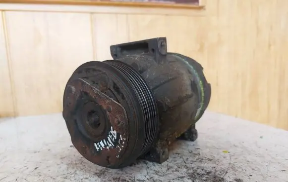Renault Megane I Air conditioning (A/C) compressor (pump) 1135309 040512029