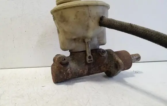 Volkswagen PASSAT B4 Master brake cylinder 1H1611307A