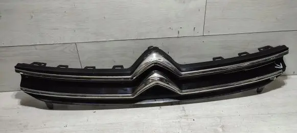 Citroen C4 Cactus Front bumper upper radiator grill 9824153277