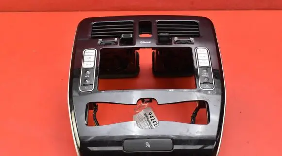 Nissan Leaf I (ZE0) Dashboard side air vent grill/cover trim 682603NL0A