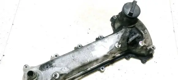 Toyota Yaris Rocker cam cover 