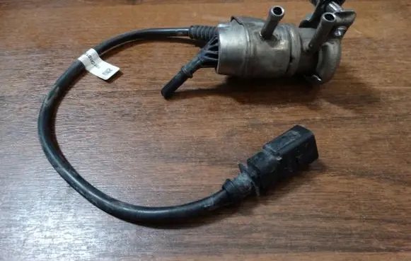 Volkswagen Touareg III AdBlue injector 059131113H
