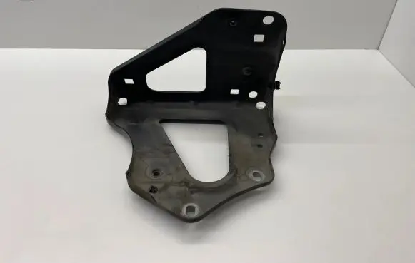 Audi A6 S6 C6 4F Fender mounting bracket 4F0821136A