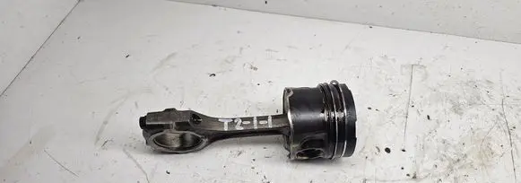 Toyota Avensis T270 Piston with connecting rod 