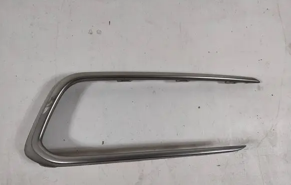 Hyundai Santa Fe Front bumper splitter molding 865582WAA0