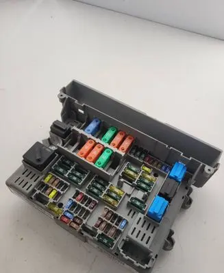 BMW 3 E90 E91 Fuse module 10688710