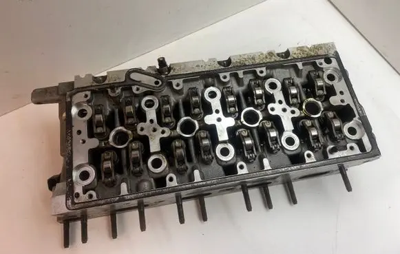 Volkswagen PASSAT B8 Engine head 04L103373E