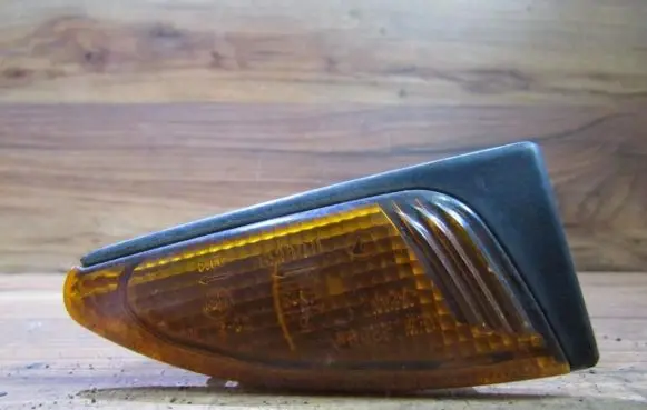 Subaru Legacy Front fender indicator light 010058