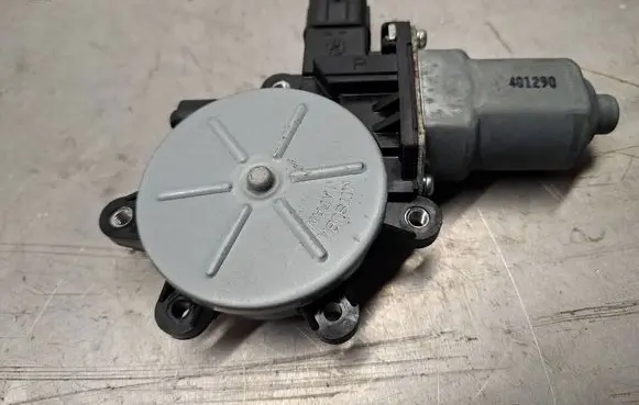 Mitsubishi i-MiEV Front door window regulator motor 5713A090