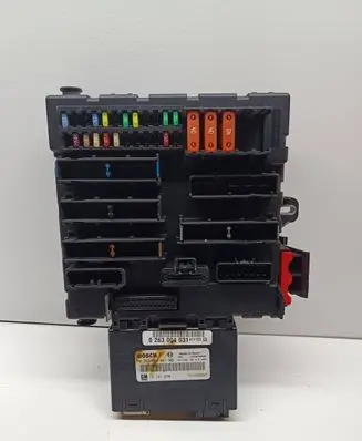 Opel Signum Fuse module 13205776 07291550 519164008