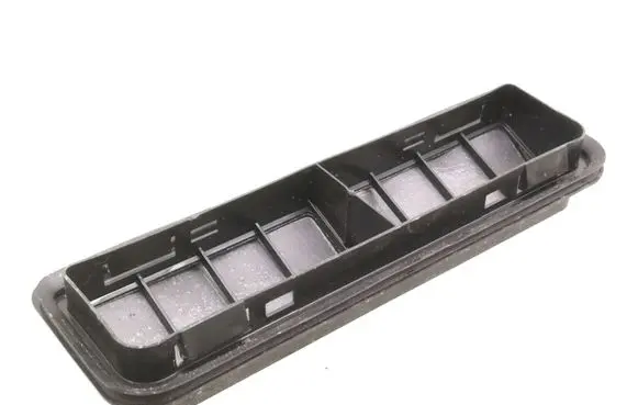 Quarter panel pressure vent