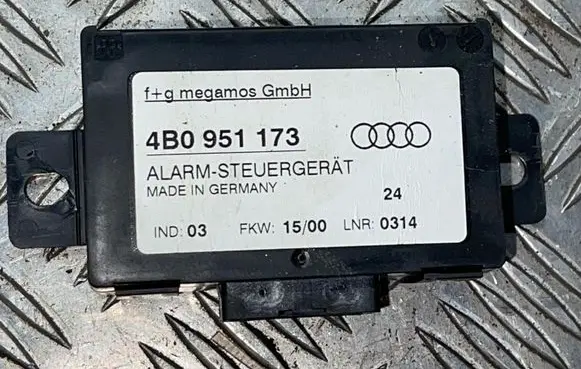 Audi A4 S4 B5 8D Alarm control unit/module 4B0951173