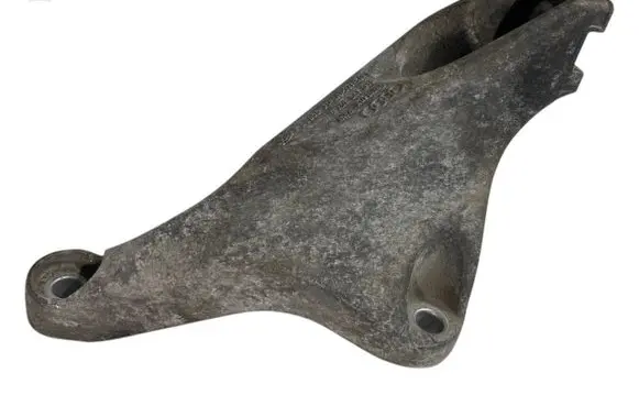 Engine mounting bracket