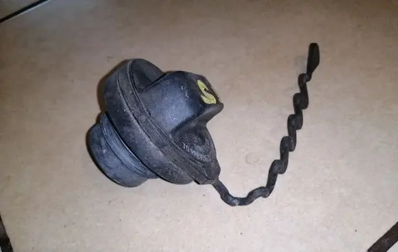 Volvo S60 Fuel tank filler cap 