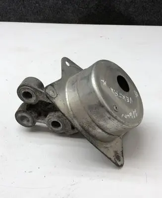 Engine mount bracket