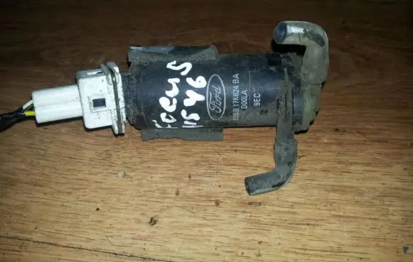 Ford Focus Windscreen/windshield washer pump 93bb17k624ba