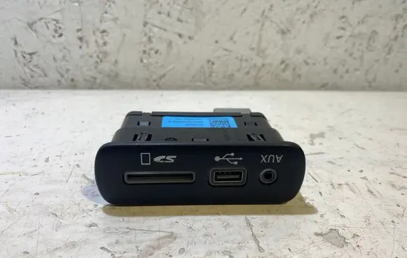 Dodge Challenger USB control unit 68206384AC