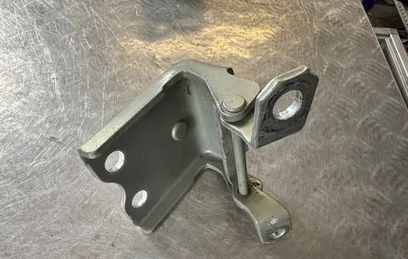 Renault Koleos I Tailgate/trunk/boot hinge 90410JY00A