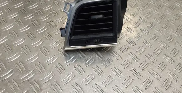 Toyota Verso-S Dashboard side air vent grill/cover trim 5566052040 5566052050