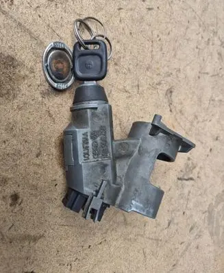 Volkswagen PASSAT B4 Ignition lock 357905851 VWK101