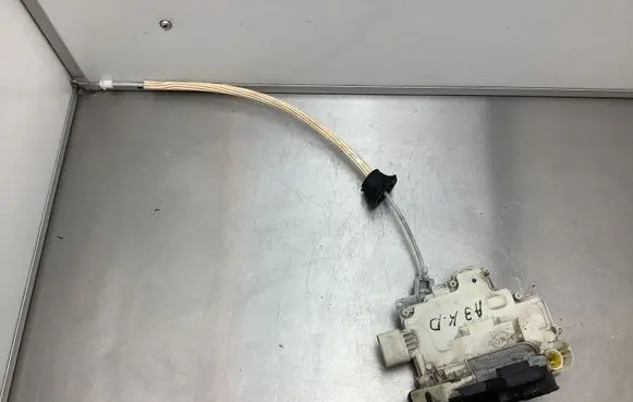 Audi A3 S3 8P Front door lock 4F1837015