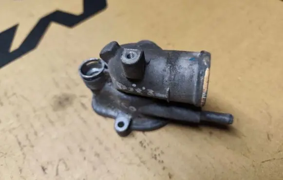 Jeep Grand Cherokee (WJ) Thermostat housing A6112838575