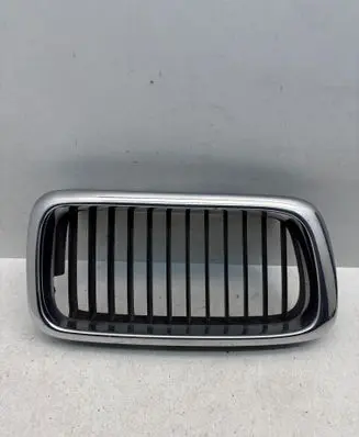 BMW 7 E38 Front grill 8125816 51138125812