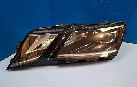 Skoda Octavia Mk3 (5E) Headlight/headlamp 5E1941015D 030110423100