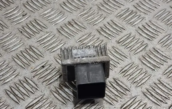 Glow plug pre-heat relay