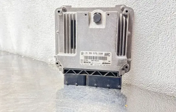 Opel Insignia A Engine control unit/module 55573539 55573560 0281015774