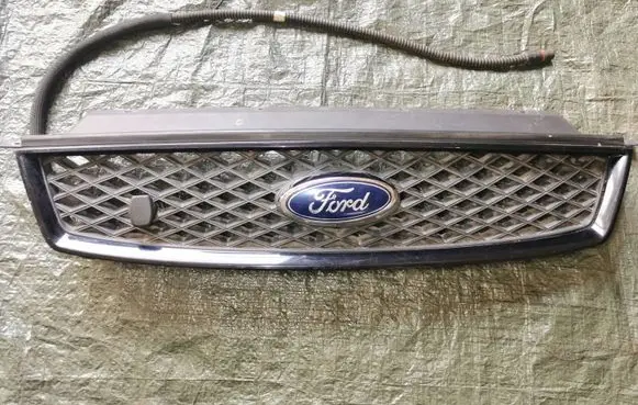 Ford Focus C-MAX Front bumper upper radiator grill 3M5JR8200 J7TDB