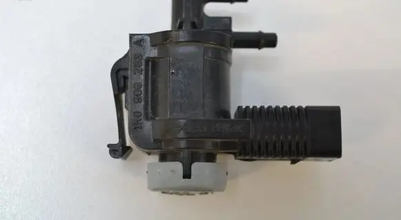 Audi A5 8T 8F Turbo solenoid valve 1K0906283A