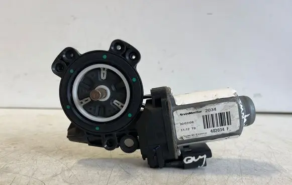 Nissan Qashqai Front door window regulator motor 402034F