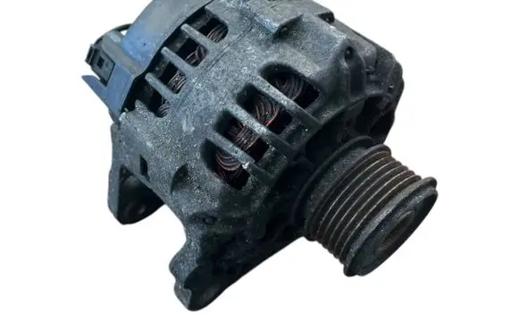 Volkswagen Golf V Generator/alternator 038903023R