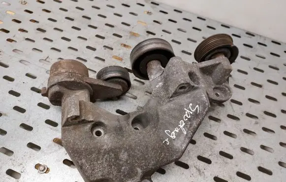 KIA Sportage Generator/alternator bracket 