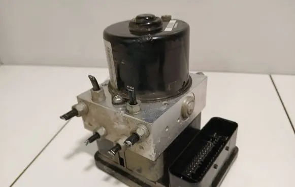 BMW 1 E81 E87 ABS Pump 6777159 000404014D1 10096008383