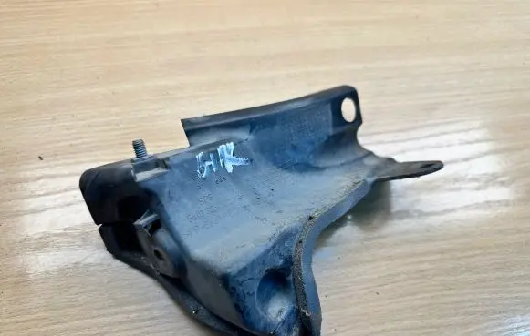 Volkswagen Golf Plus Other engine bay part 5M0823602B