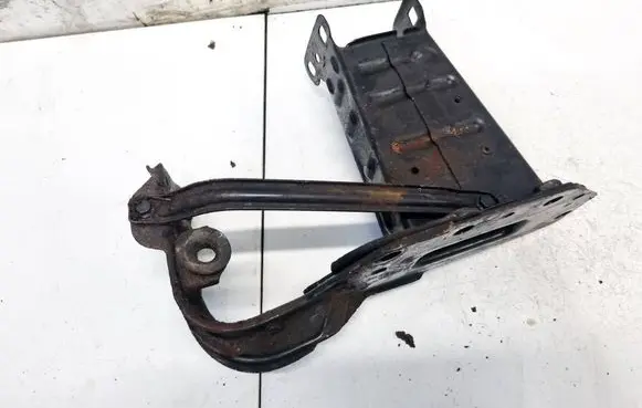 Front bumper mounting bracket